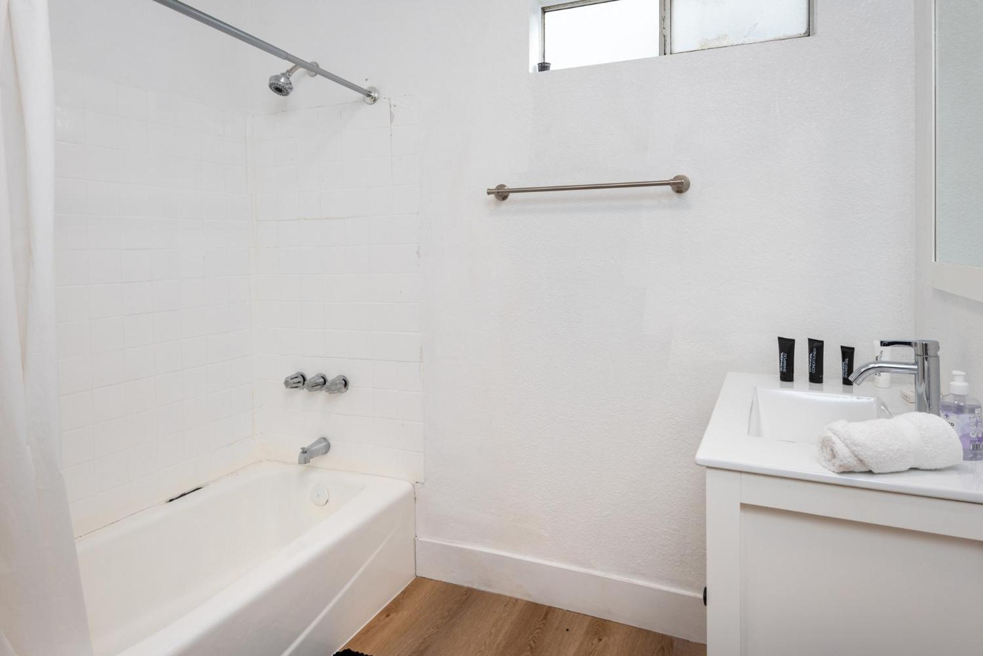 Apartment Modern 1bd In Prime Location